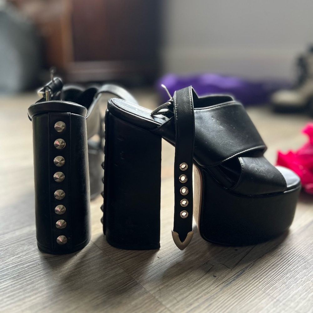 LAMODA PLATFORM HEELS